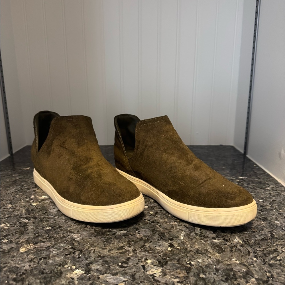 Cushionaire Olive Suede Slip-On Sneakers